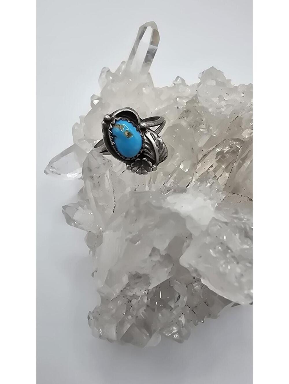 Vintage Turquoise and Silver Leaf Design Ring